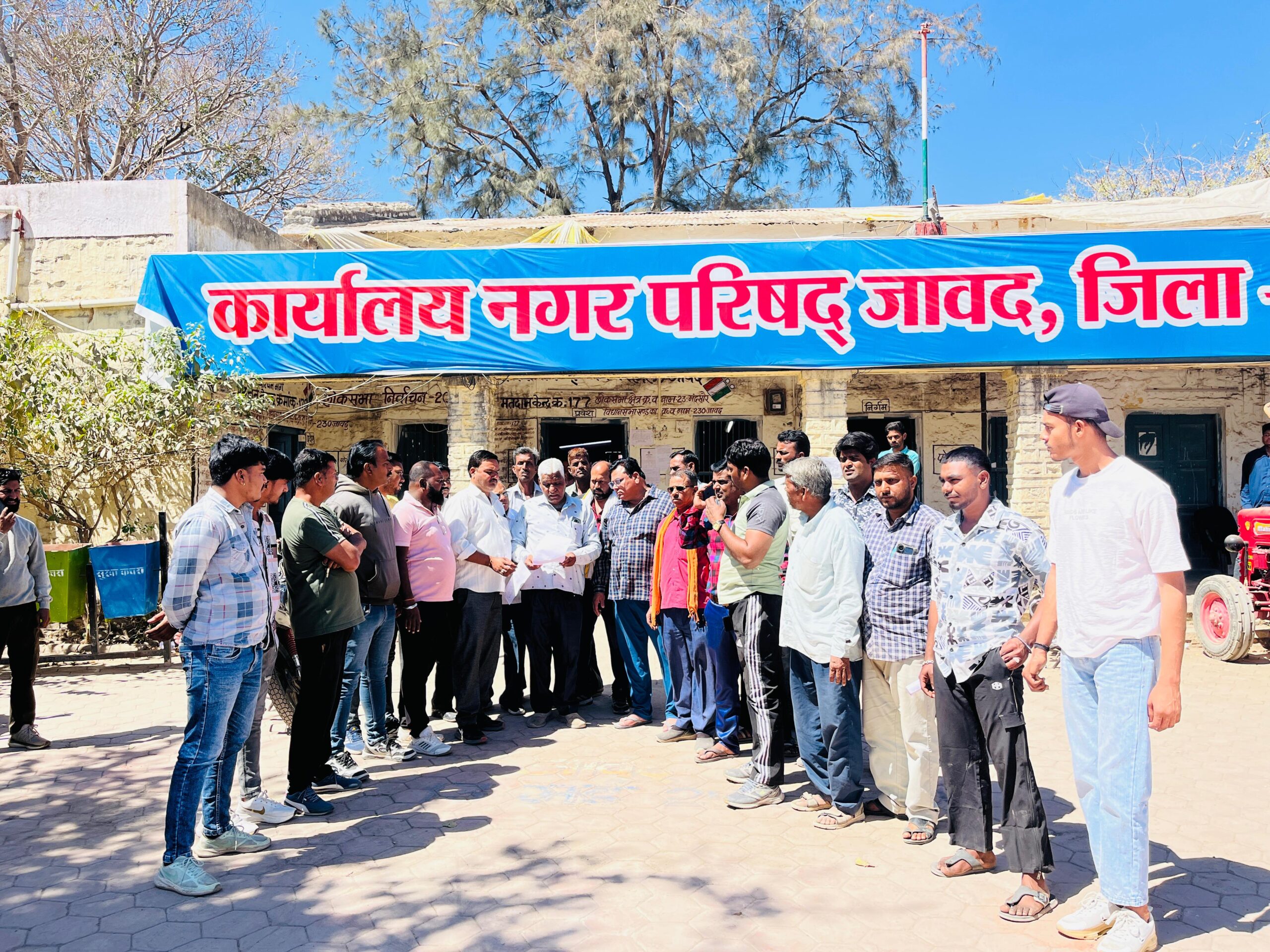 मासिक वेतन से जूझ रहे हे नगर परिषद के कर्मचारी,परिवार का पालन पोषण के लिए लोगो से लेना पड़ रहा हे उधार पढ़े पूरी खबर…