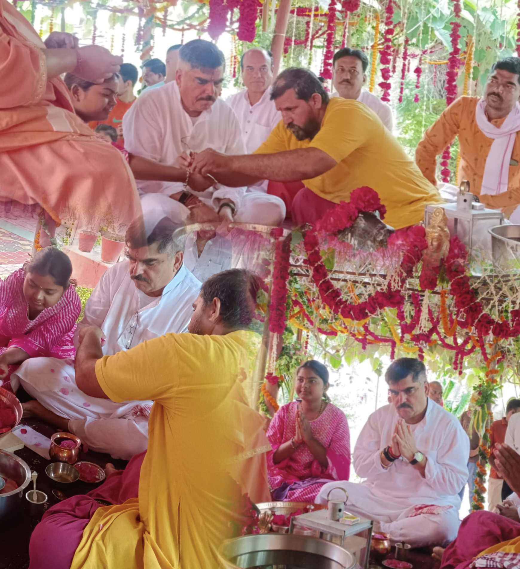 लेवड़ा के श्री शिव शक्ति धाम में गुरु पूर्णिमा पर उमड़ा श्रद्धा का सैलाब, समाजसेवी अशोक अरोरा ने गुरु का आशीर्वाद लेकर जताई आस्था, पढ़े पूरी खबर…
