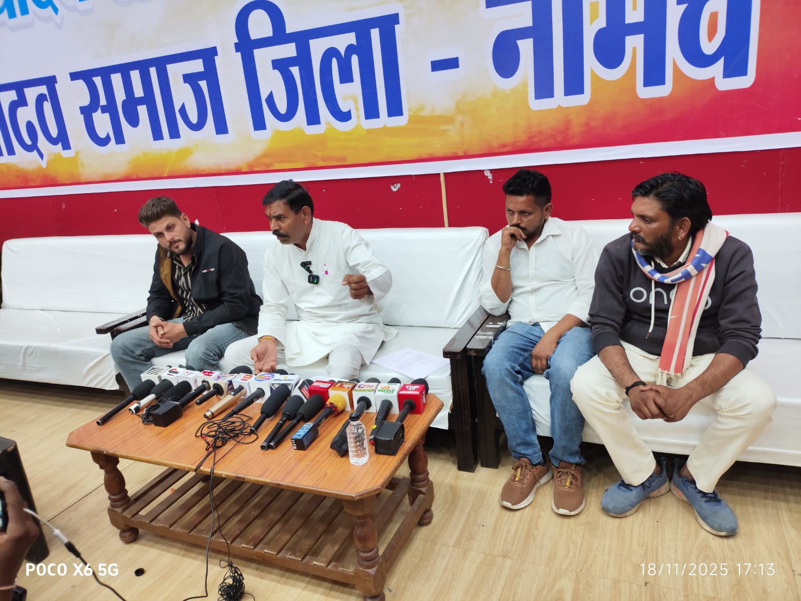 हाईकोर्ट का बड़ा फैसला: मोरवन में चरनोई भूमि पर फैक्ट्री निर्माण पर रोक, ग्रामीणों के शांतिपूर्ण आंदोलन को मिली सफलता; प्रशासन पर झूठे मुकदमे और राजनीति के गंभीर आरोप पढ़े पूरी खबर।