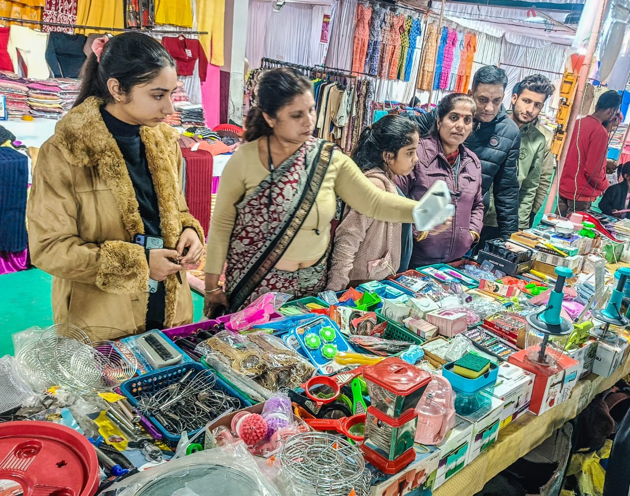 सुंदरता की प्रतीक पशमीना शॉल एवं बनारसी साड़ी   हस्तकला प्रदर्शनी में आ रहे शहरवासियों के लिए आकर्षण का केंद्र पढ़े पूरी खबर…